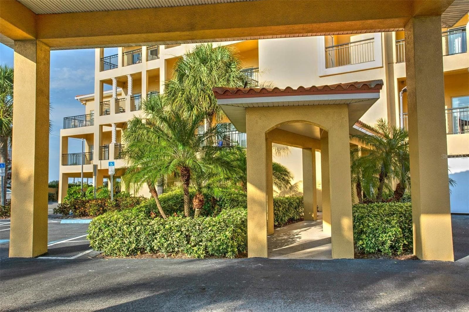 Condo - Hotel at 10315 GULF BLVD #409, TREASURE ISLAND, photo 34 of 36