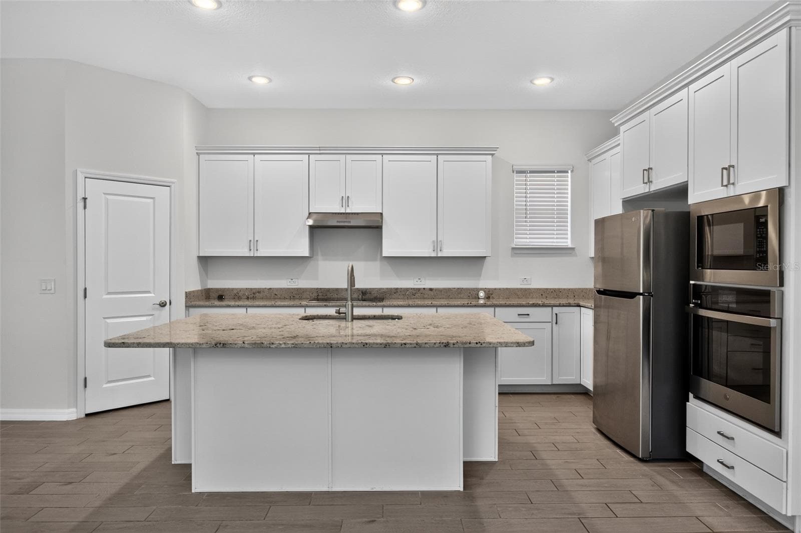 Single Family Residence at 762 MIDDLETON ST, DEBARY, photo 9 of 47