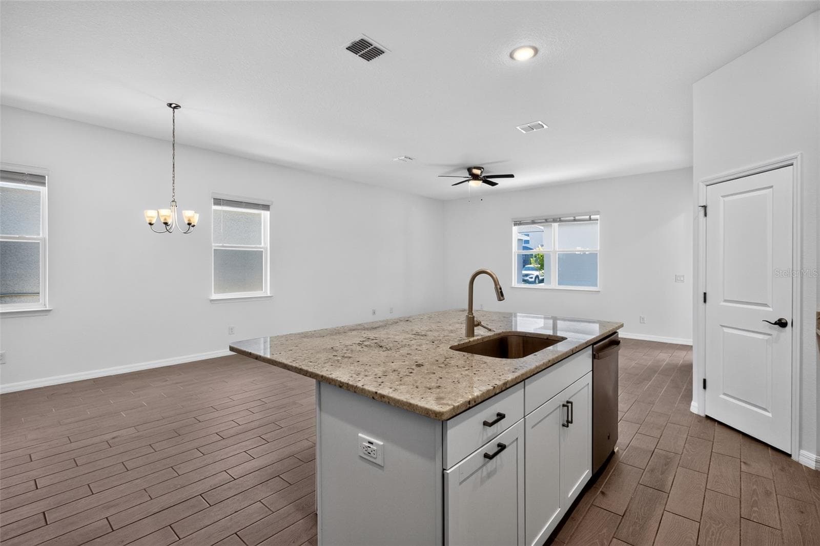 Single Family Residence at 762 MIDDLETON ST, DEBARY, photo 12 of 47