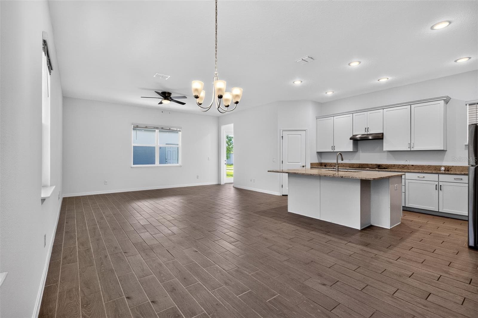 Single Family Residence at 762 MIDDLETON ST, DEBARY, photo 13 of 47