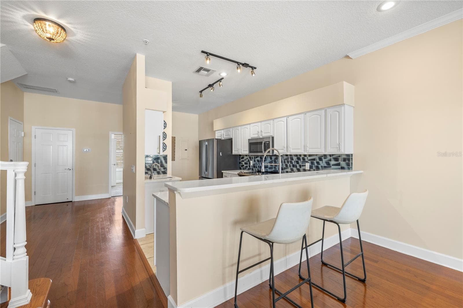 Open concept - 116 131ST AVE E #F, MADEIRA BEACH