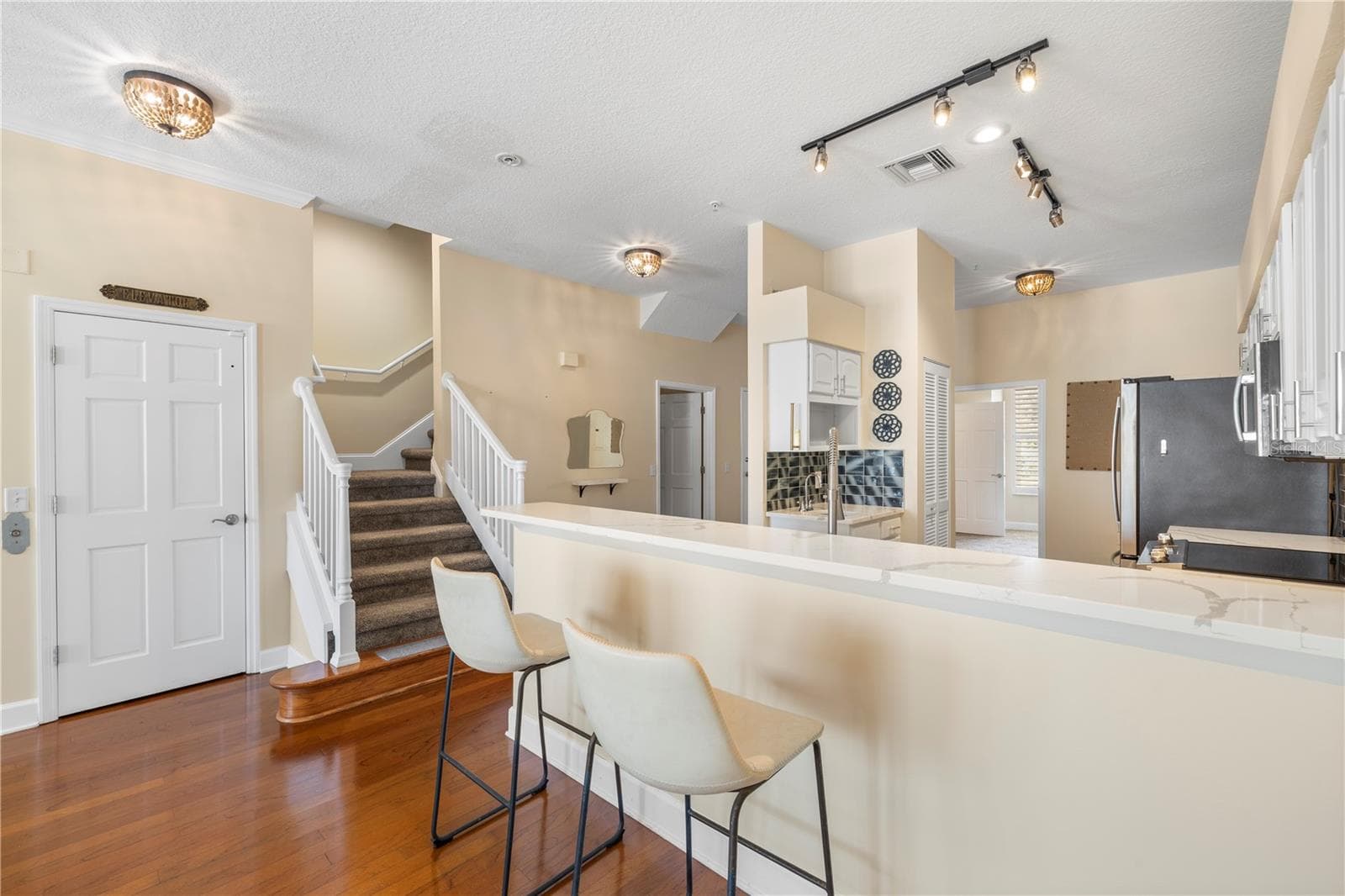 Open concept - 116 131ST AVE E #F, MADEIRA BEACH