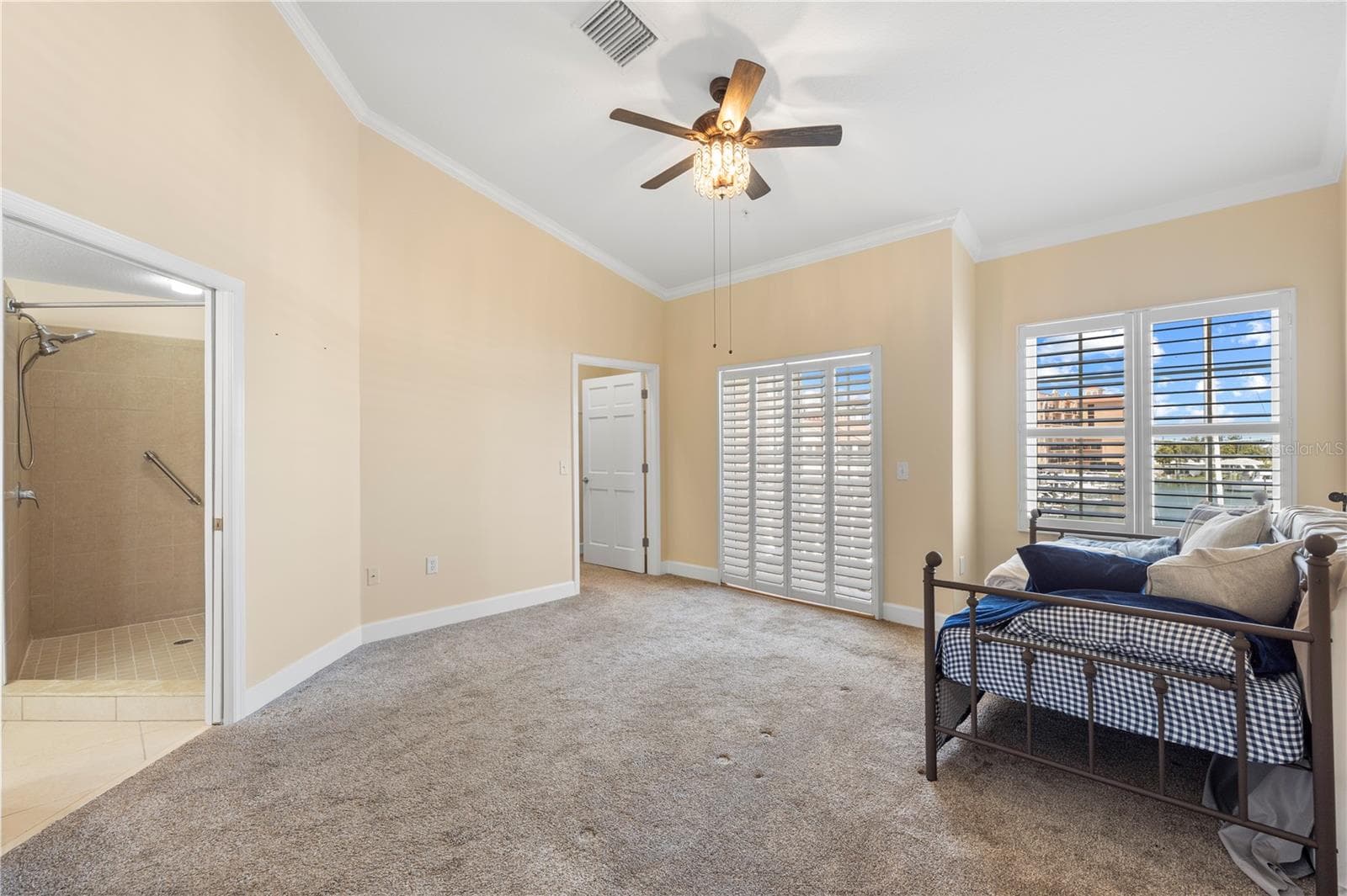 Primary suite - 116 131ST AVE E #F, MADEIRA BEACH