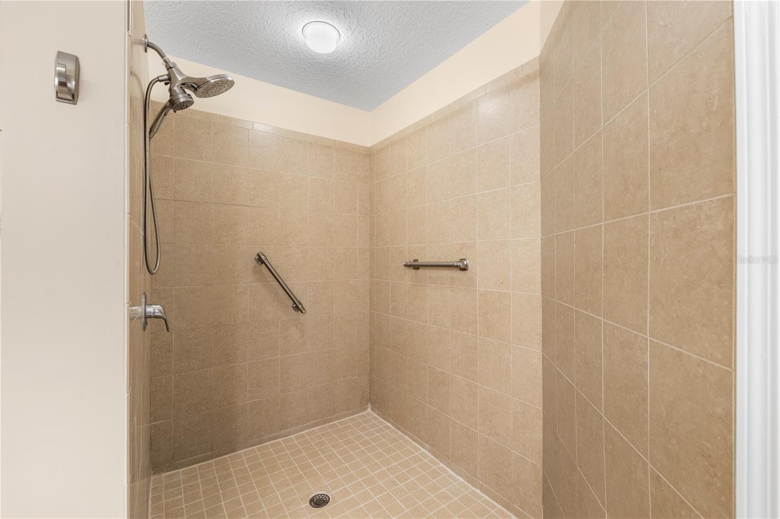 Master bath - 116 131ST AVE E #F, MADEIRA BEACH