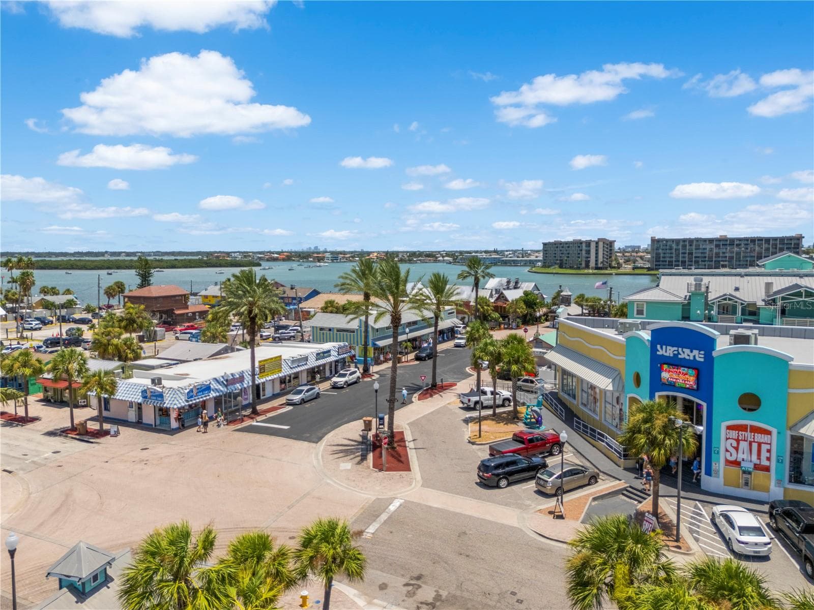 Tons of Shopping - 116 131ST AVE E #F, MADEIRA BEACH