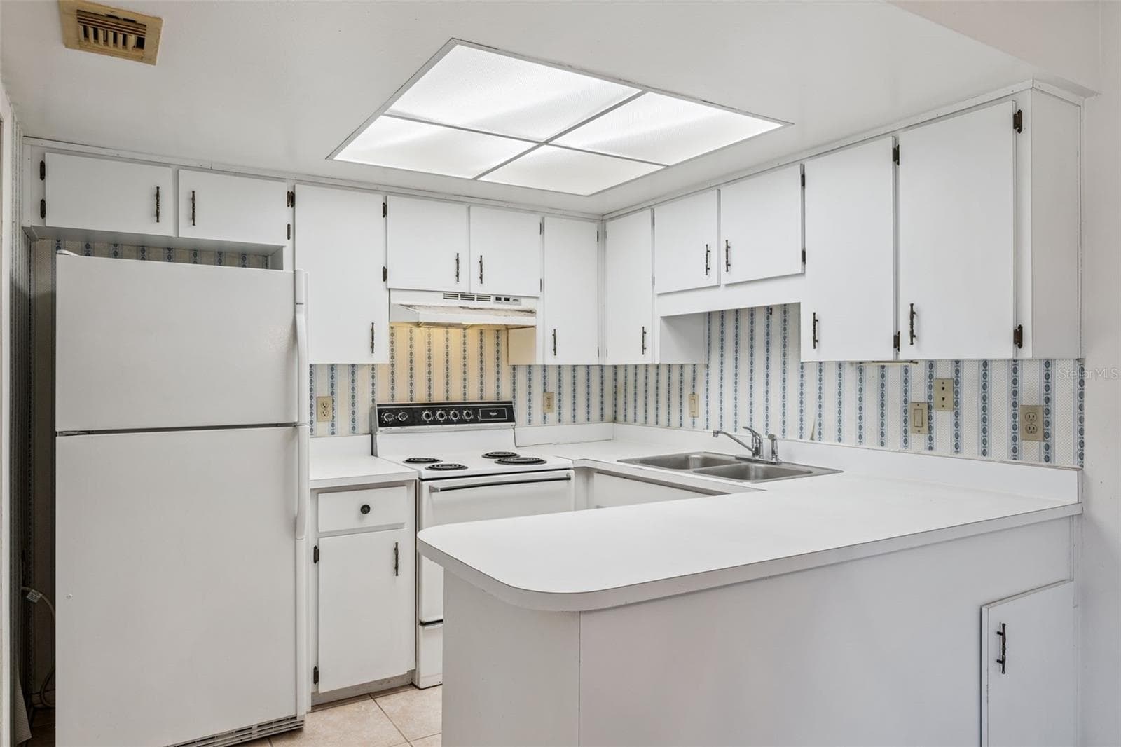 Condominium at 93 WINDTREE LN #102, WINTER GARDEN, photo 6 of 45