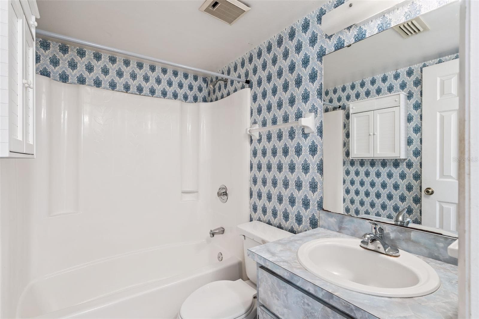Bathroom #2 - 93 WINDTREE LN #102, WINTER GARDEN