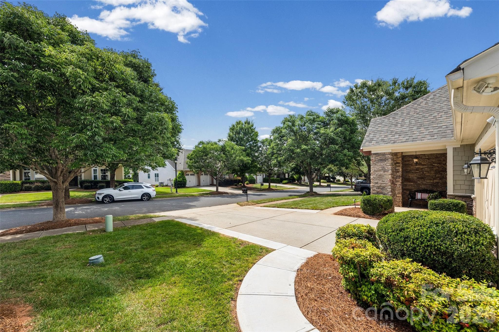 Single Family Residence at 8621 Sequoia Grove Lane, Charlotte, photo 4 of 48