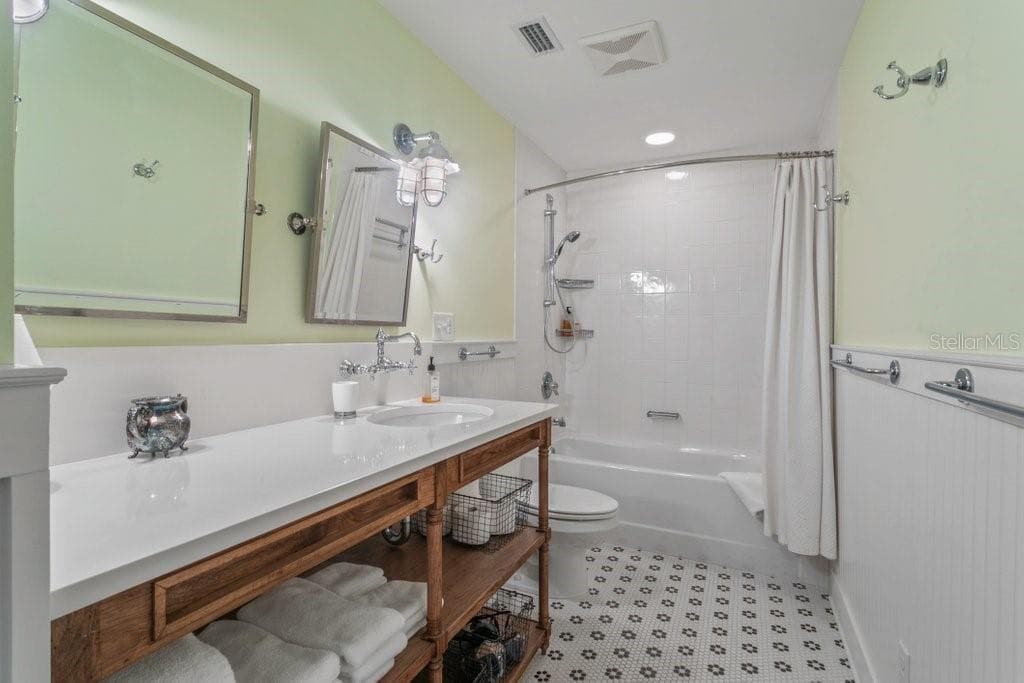 North Cottage Guest Bath - WIGGINS, SAN MATEO