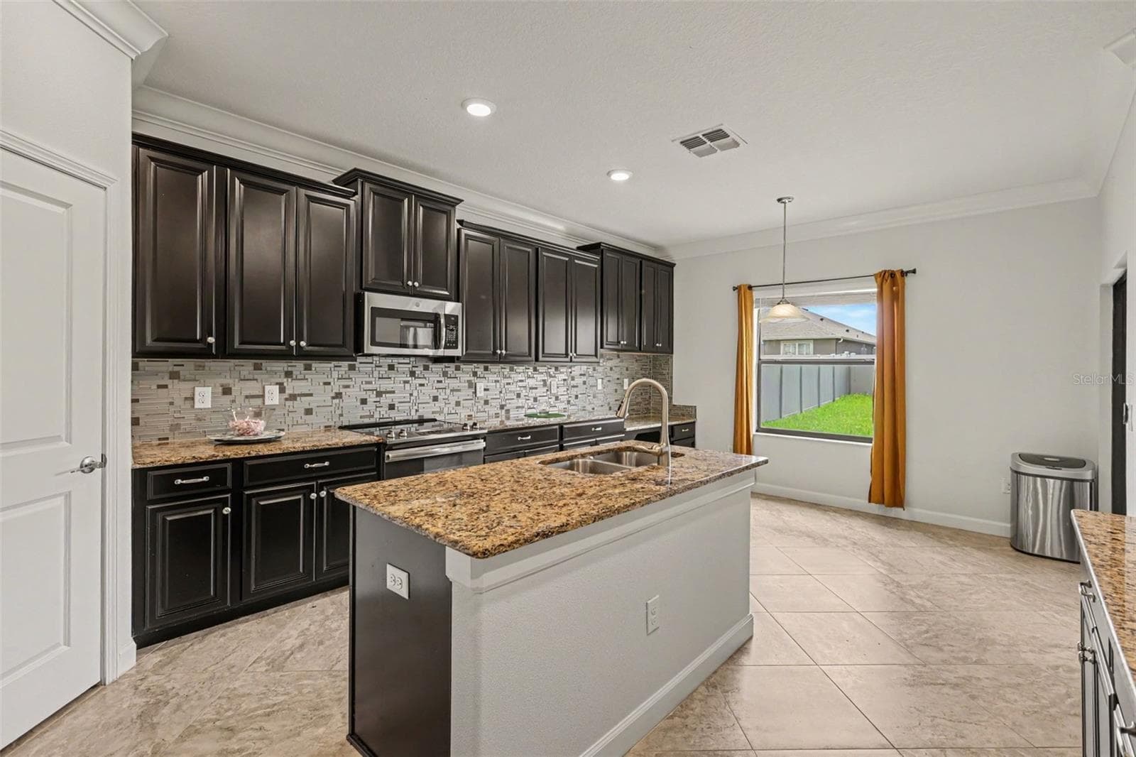 Single Family Residence at 12005 CINNAMON FERN DR, RIVERVIEW, photo 10 of 25