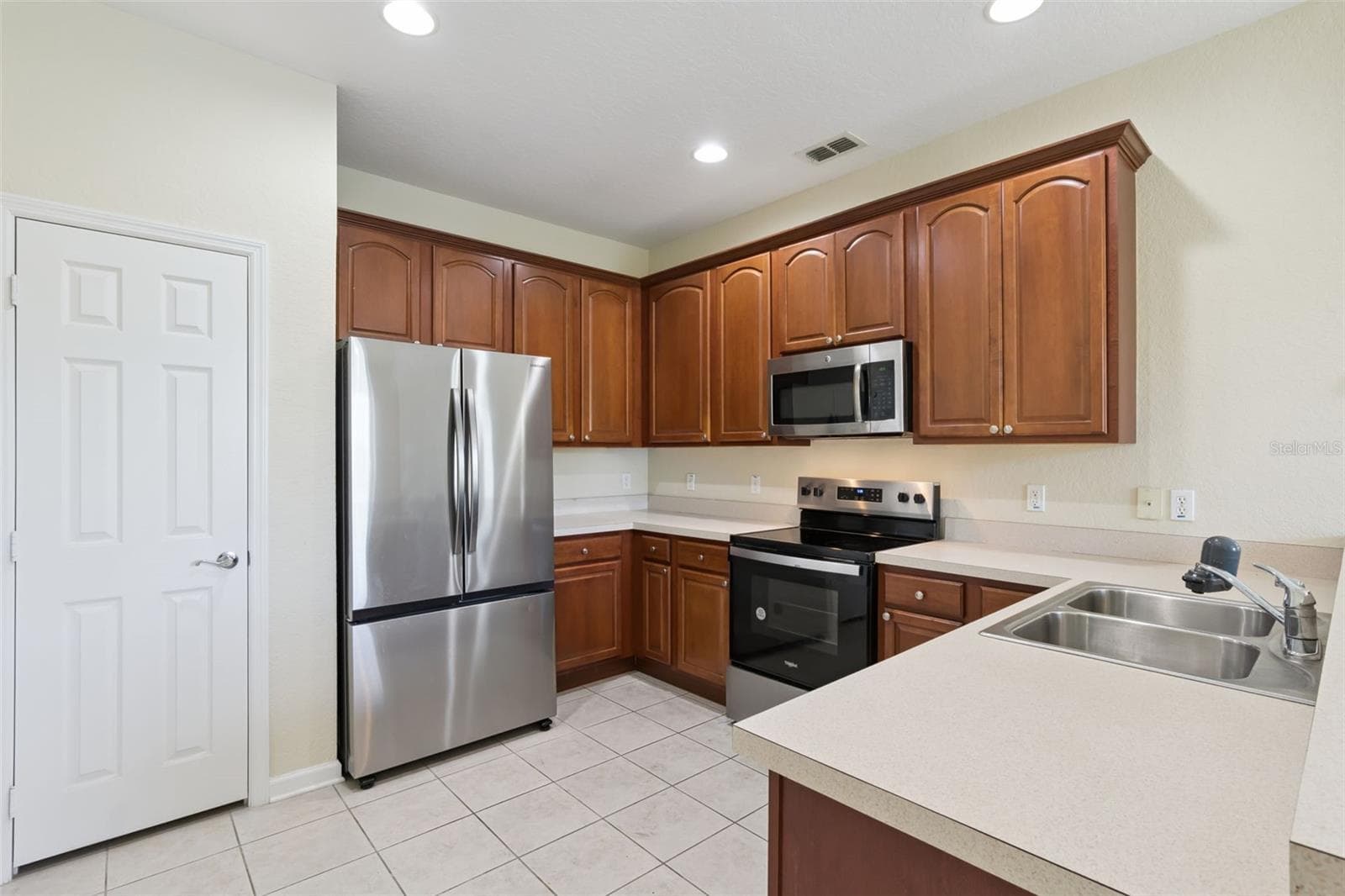 Townhouse at 1431 SHALLCROSS AVE, ORLANDO, photo 4 of 42