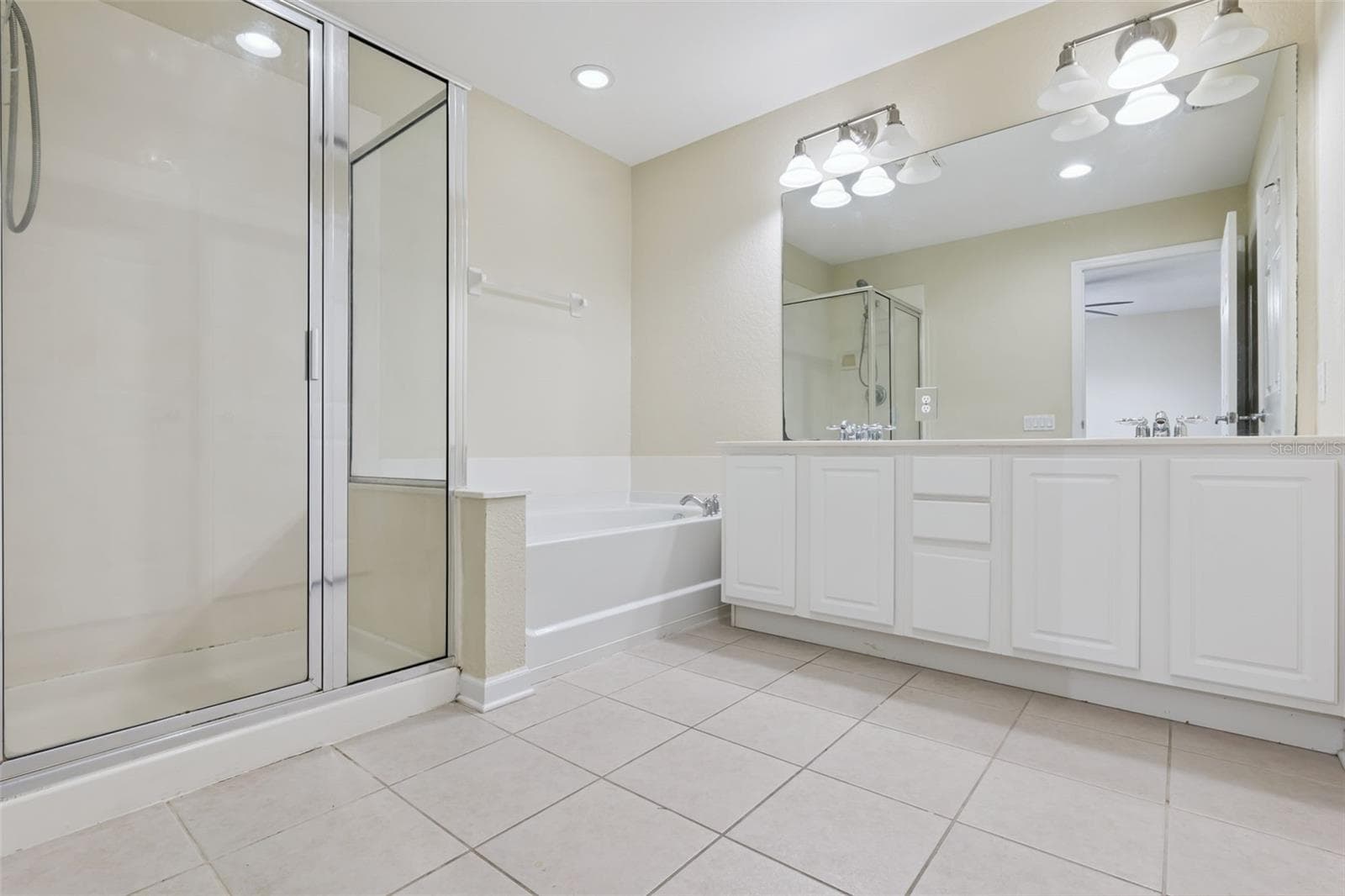 Townhouse at 1431 SHALLCROSS AVE, ORLANDO, photo 16 of 42