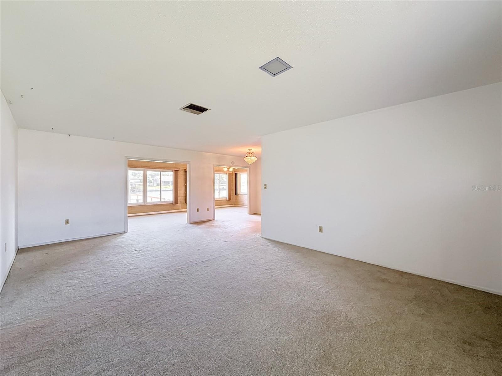 Single Family Residence at 13225 COUNTRY CLUB DR, TAVARES, photo 10 of 60
