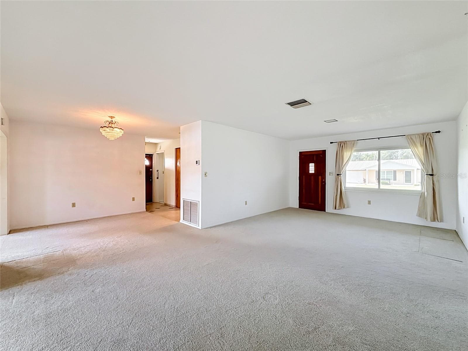 Single Family Residence at 13225 COUNTRY CLUB DR, TAVARES, photo 11 of 60