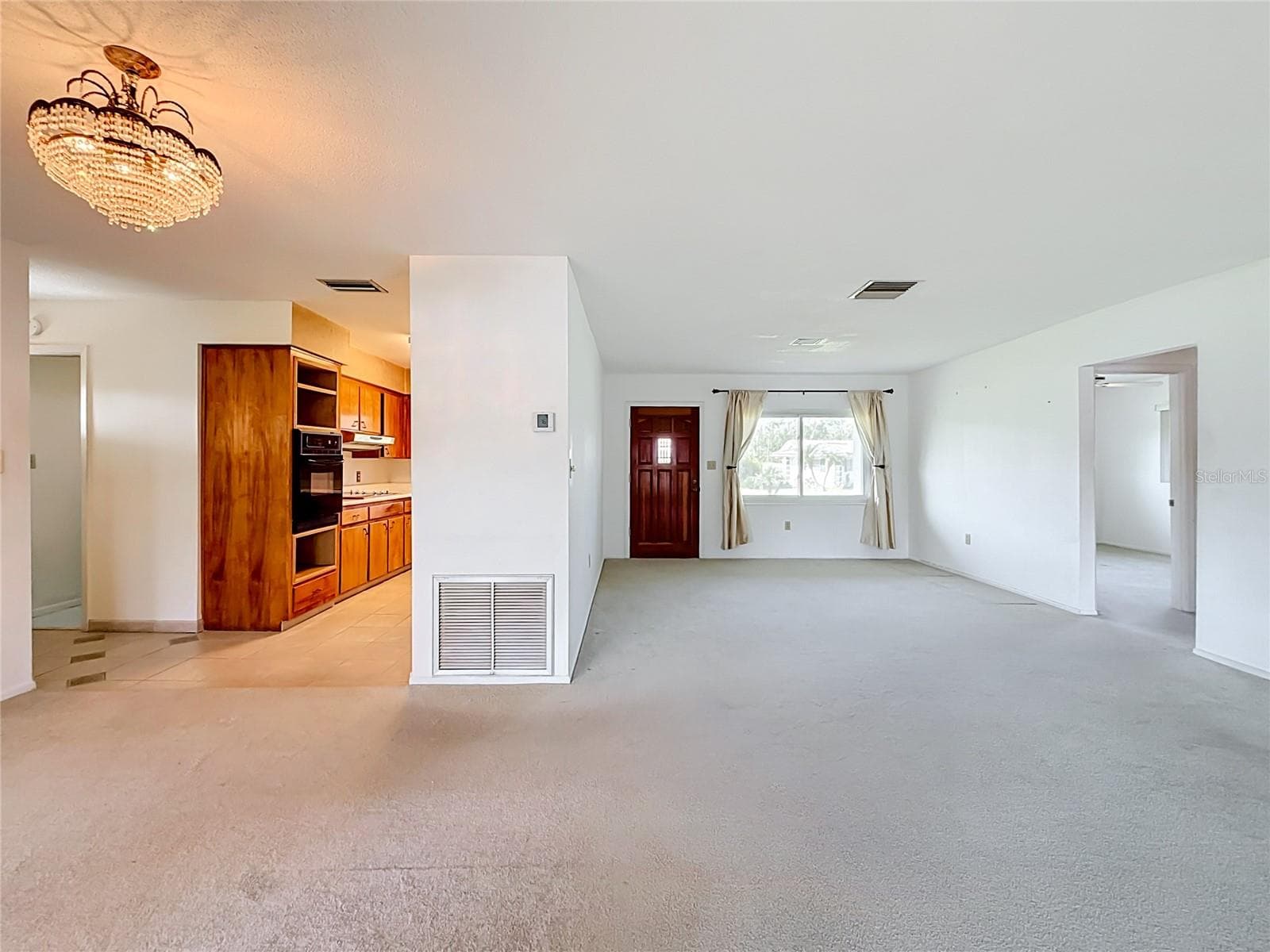 Single Family Residence at 13225 COUNTRY CLUB DR, TAVARES, photo 15 of 60