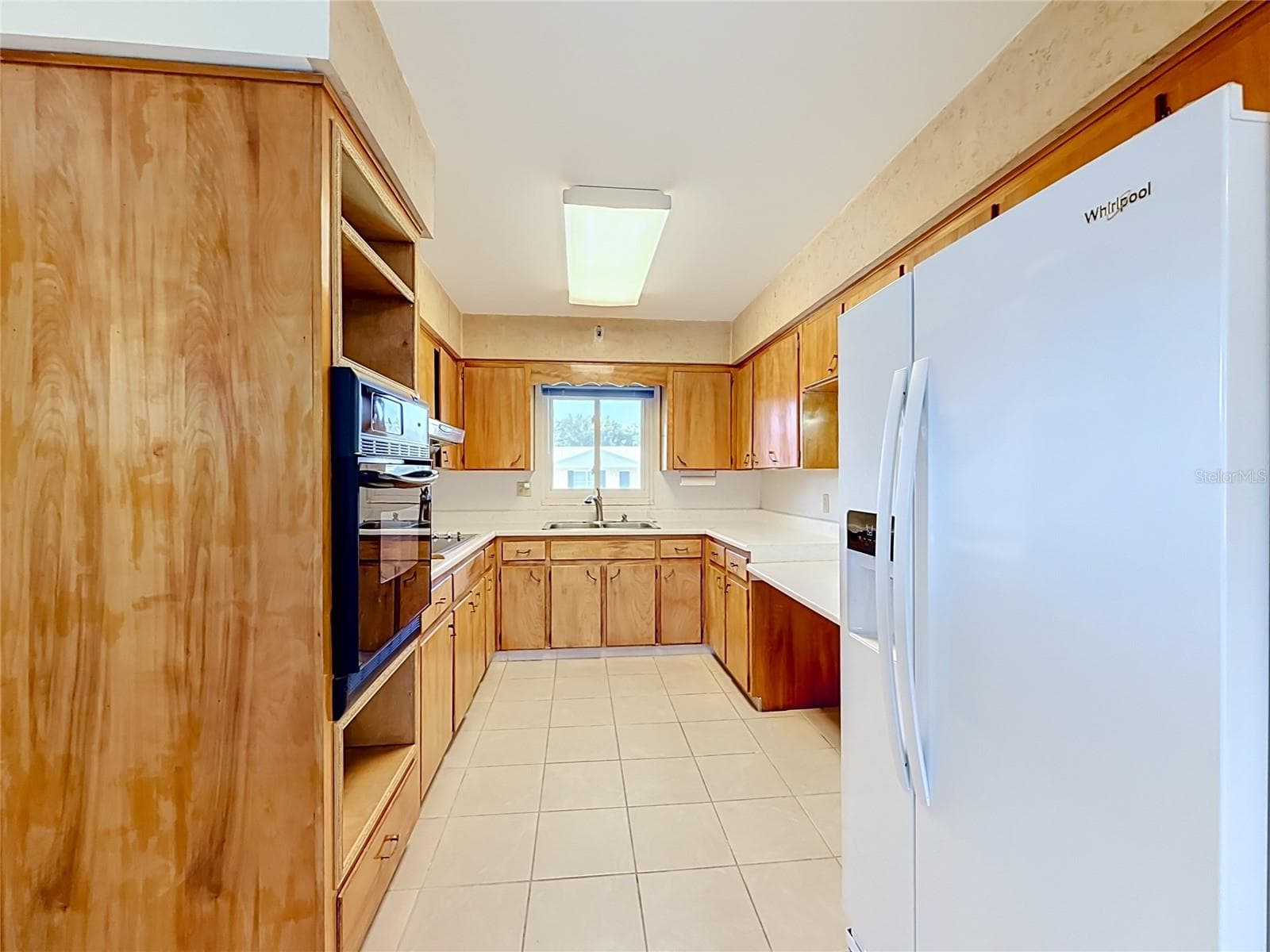 Single Family Residence at 13225 COUNTRY CLUB DR, TAVARES, photo 16 of 60