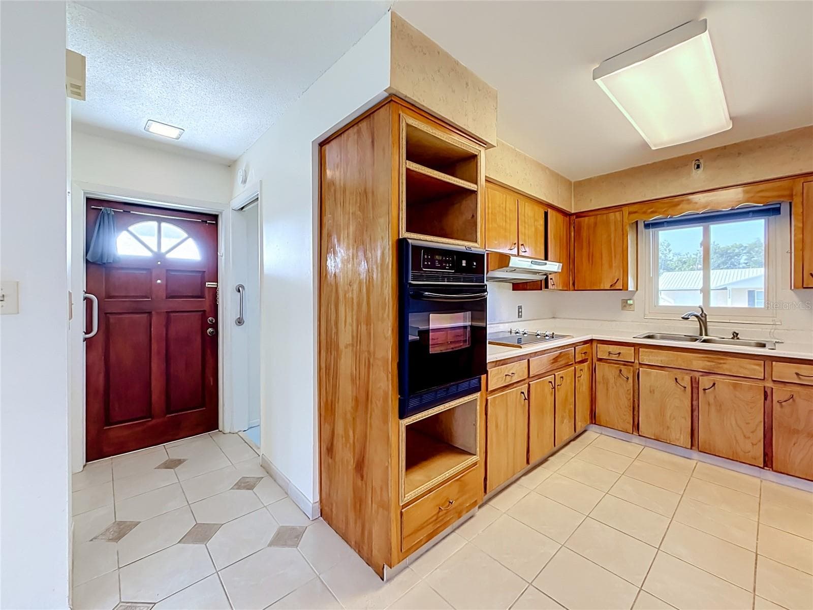 Single Family Residence at 13225 COUNTRY CLUB DR, TAVARES, photo 17 of 60