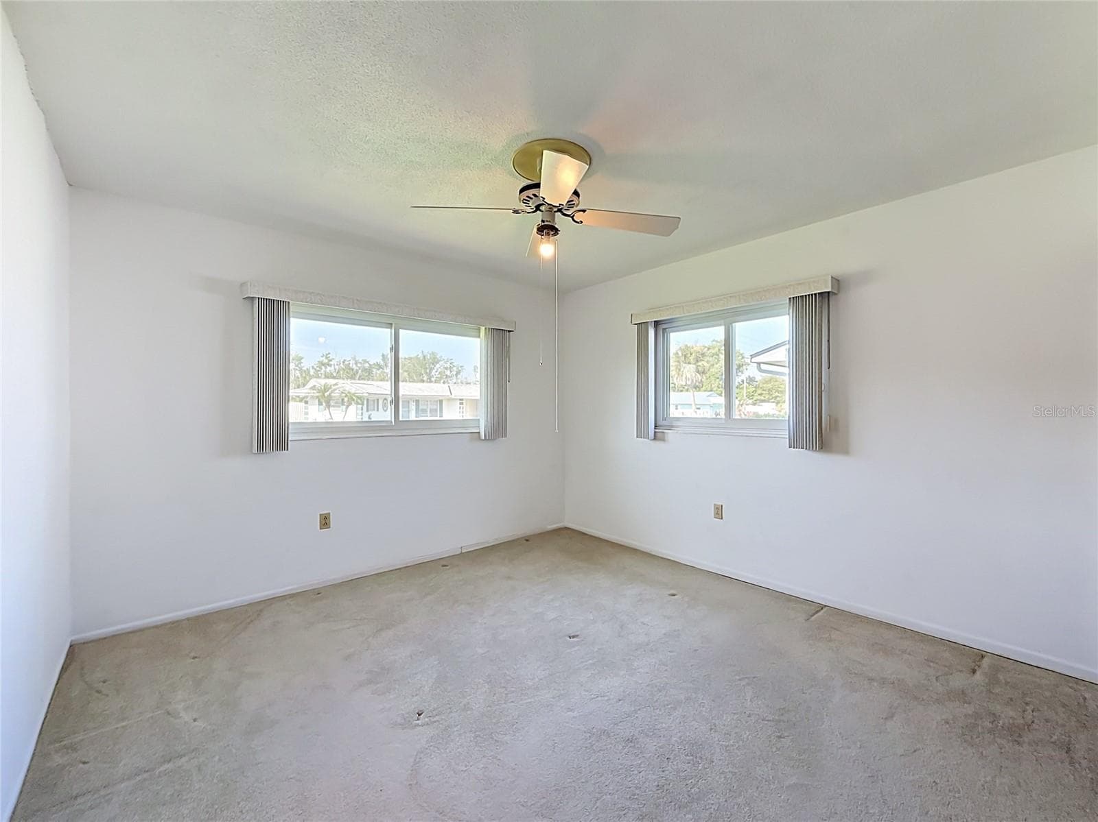 Single Family Residence at 13225 COUNTRY CLUB DR, TAVARES, photo 23 of 60