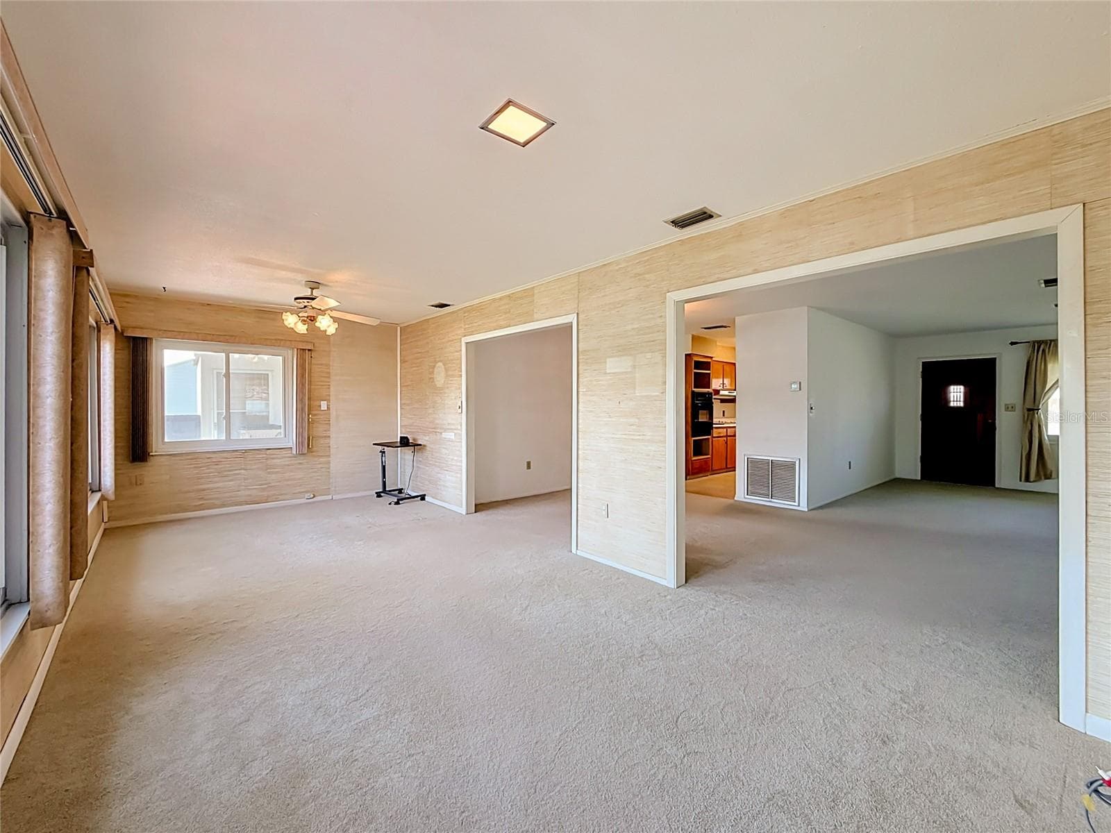 Single Family Residence at 13225 COUNTRY CLUB DR, TAVARES, photo 28 of 60