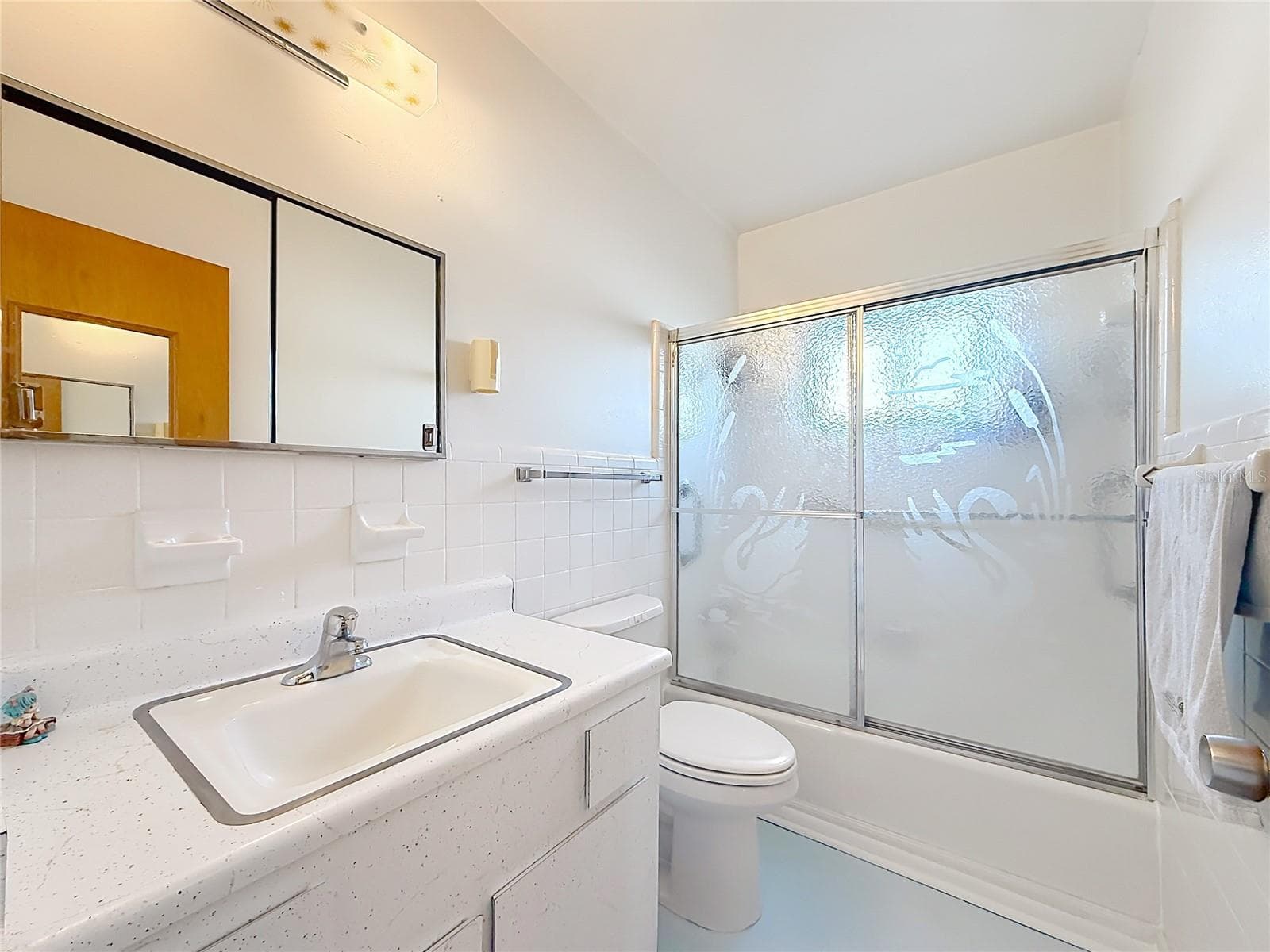 Single Family Residence at 13225 COUNTRY CLUB DR, TAVARES, photo 31 of 60