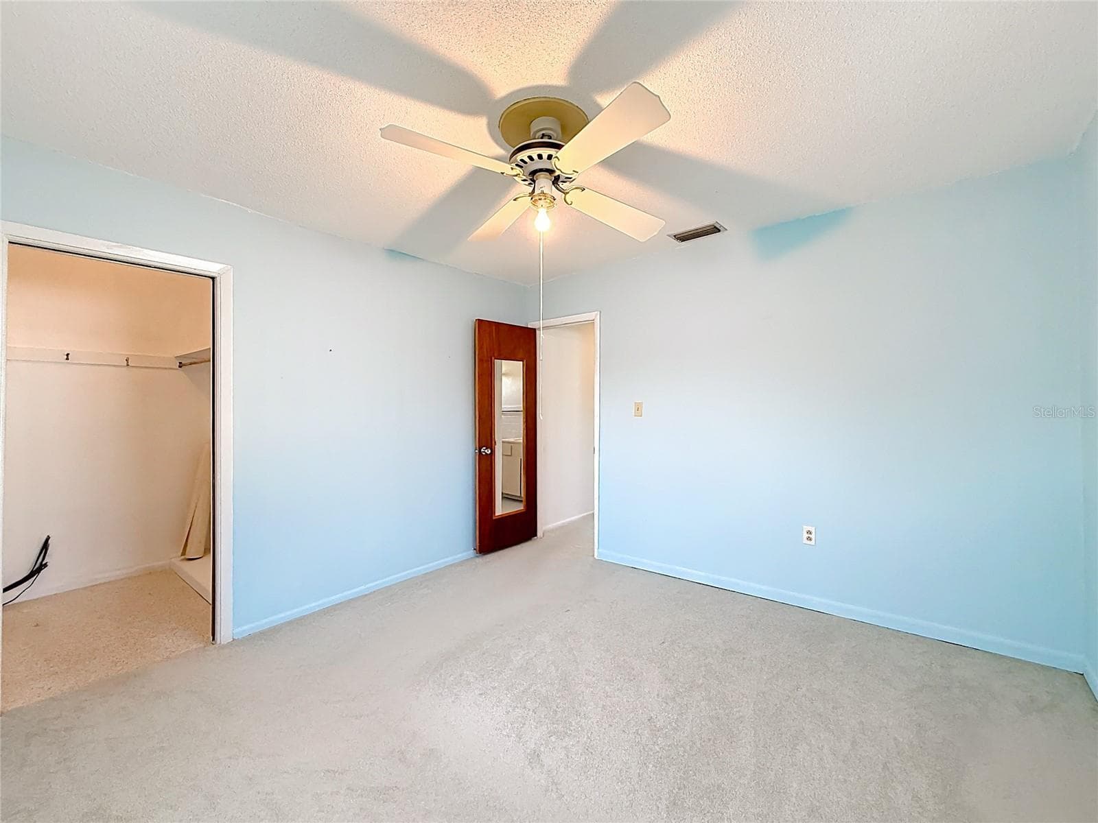Single Family Residence at 13225 COUNTRY CLUB DR, TAVARES, photo 32 of 60