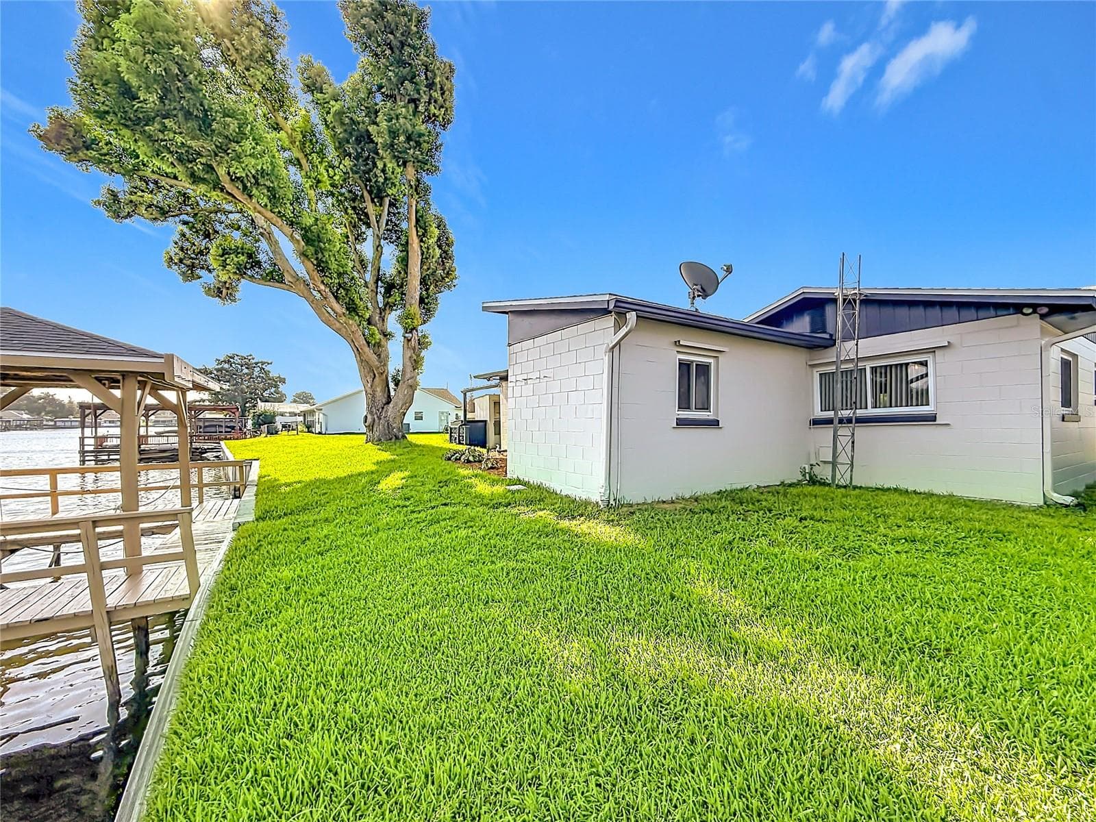Single Family Residence at 13225 COUNTRY CLUB DR, TAVARES, photo 44 of 60