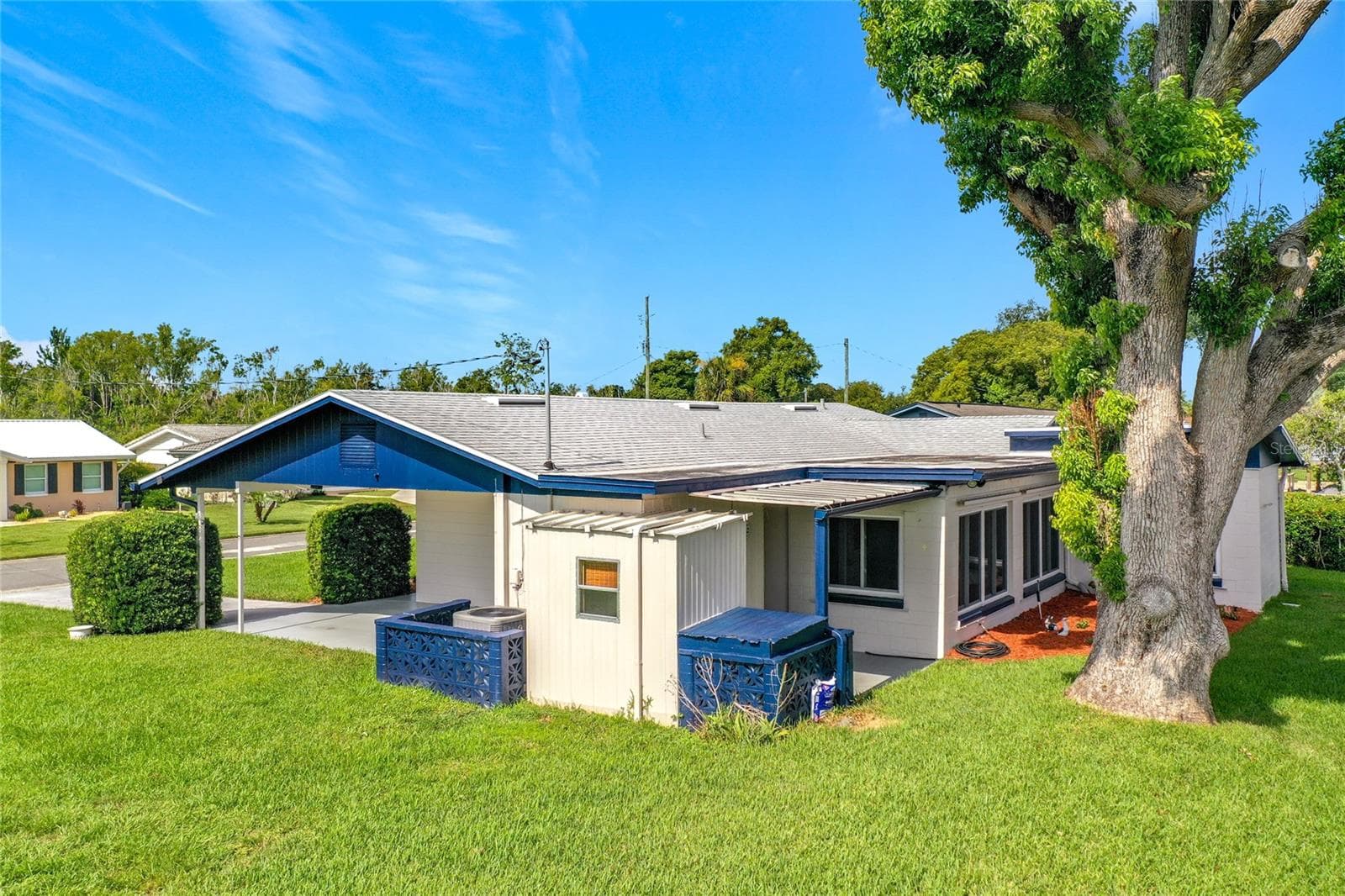 Single Family Residence at 13225 COUNTRY CLUB DR, TAVARES, photo 45 of 60