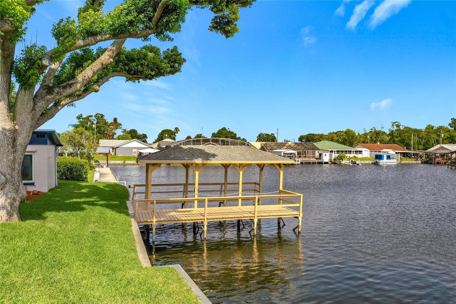 Single Family Residence at 13225 COUNTRY CLUB DR, TAVARES, photo 49 of 60