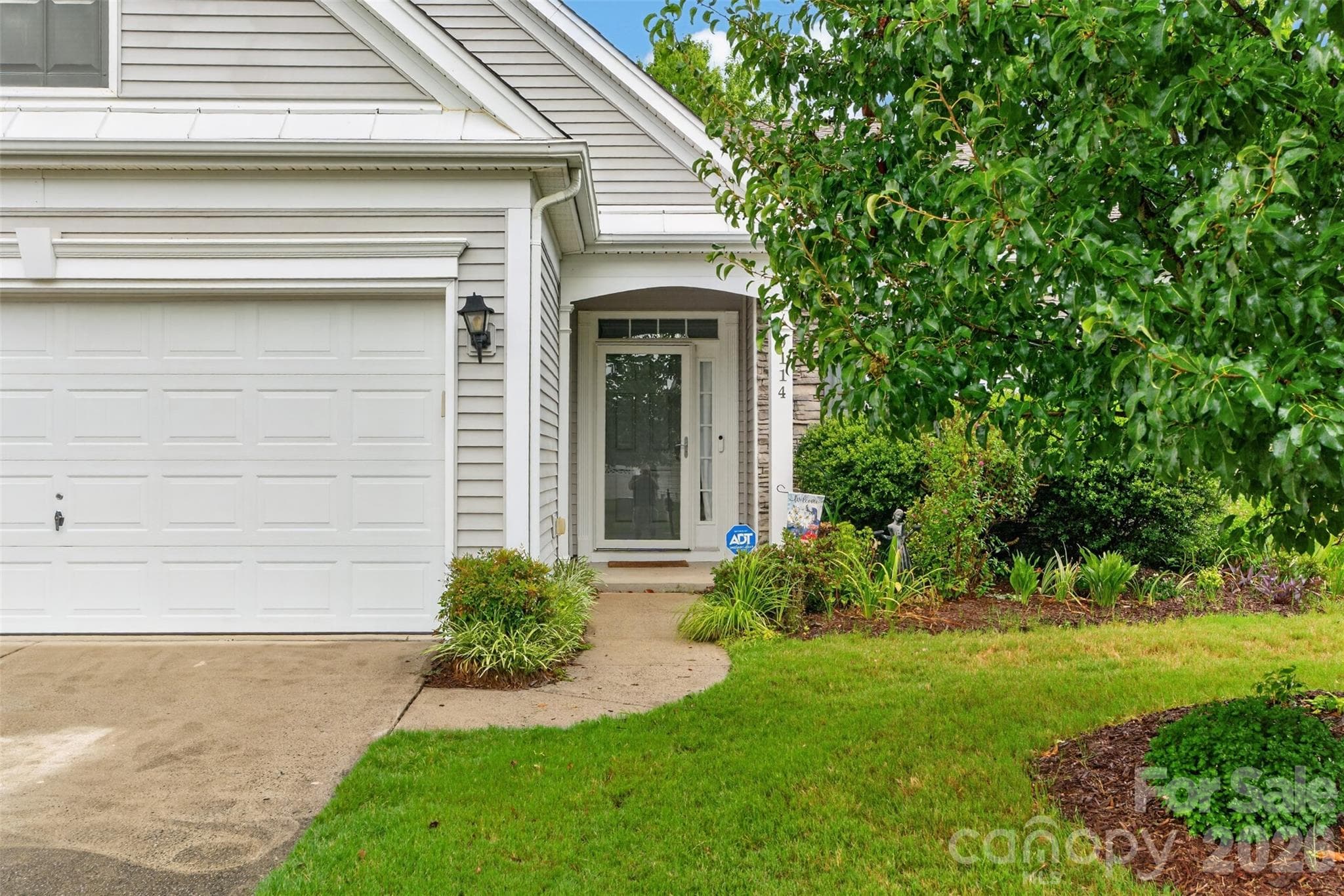 Single Family Residence at 9114 Beaver Brook Way, Charlotte, photo 2 of 42