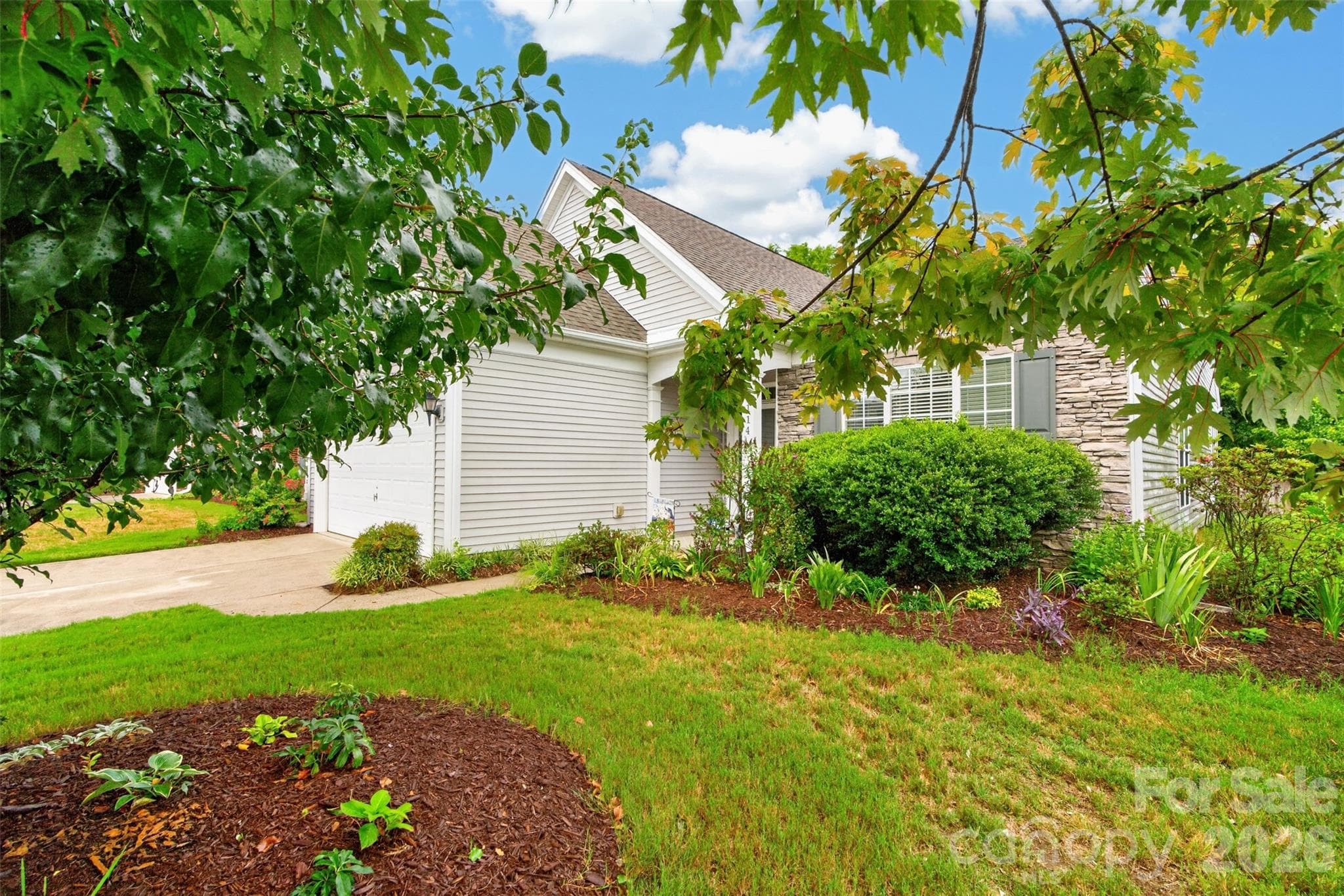 Single Family Residence at 9114 Beaver Brook Way, Charlotte, photo 3 of 42