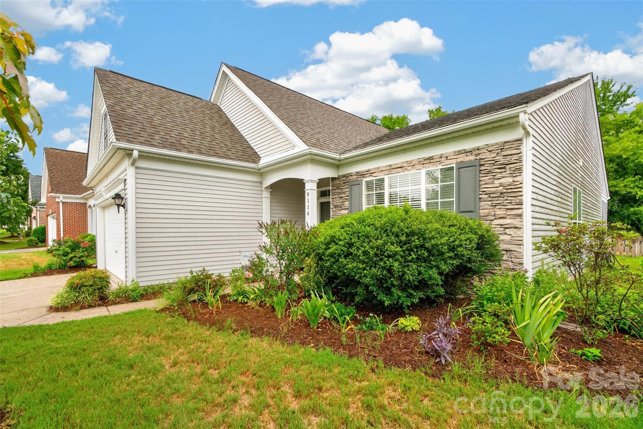 Single Family Residence at 9114 Beaver Brook Way, Charlotte, photo 4 of 42