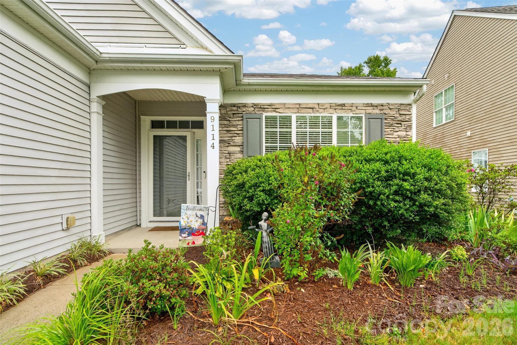 Single Family Residence at 9114 Beaver Brook Way, Charlotte, photo 5 of 42
