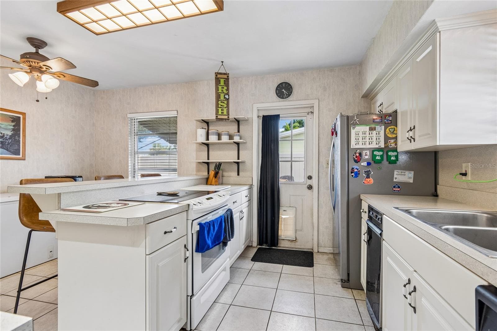 Kitchen - 7846 12TH ST N, ST PETERSBURG
