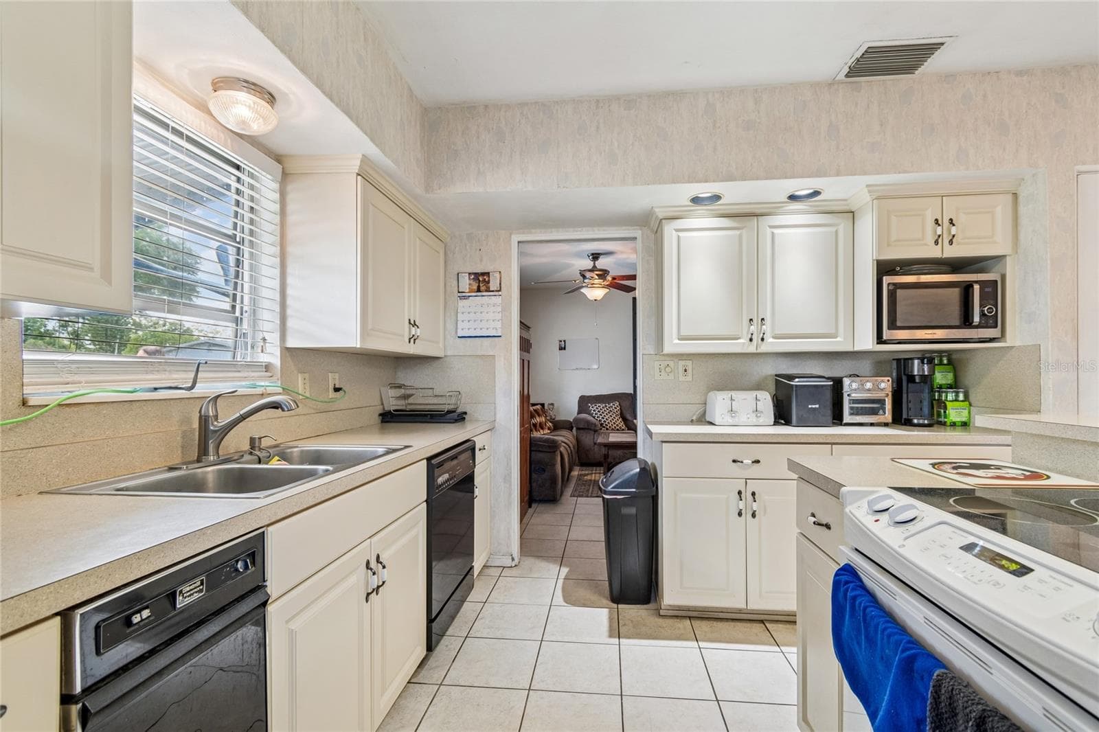 Single Family Residence at 7846 12TH ST N, ST PETERSBURG, photo 11 of 37