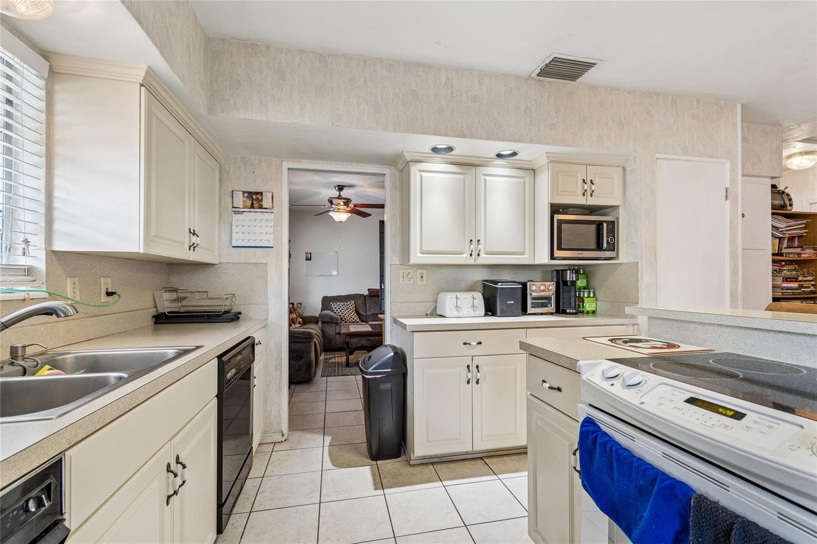 Single Family Residence at 7846 12TH ST N, ST PETERSBURG, photo 12 of 37