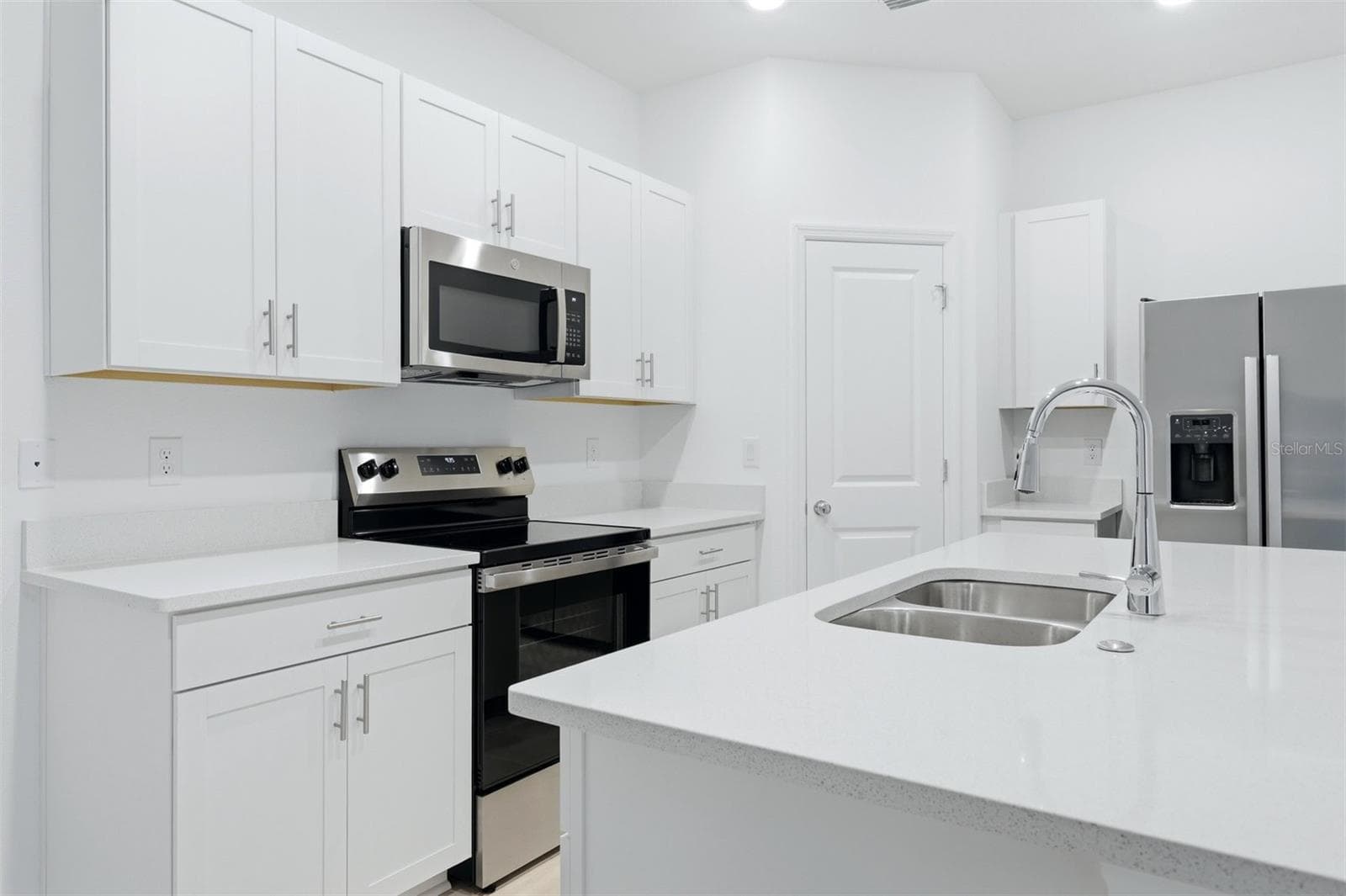 Kitchen - 8417 LUNAR SKYE ST, SARASOTA