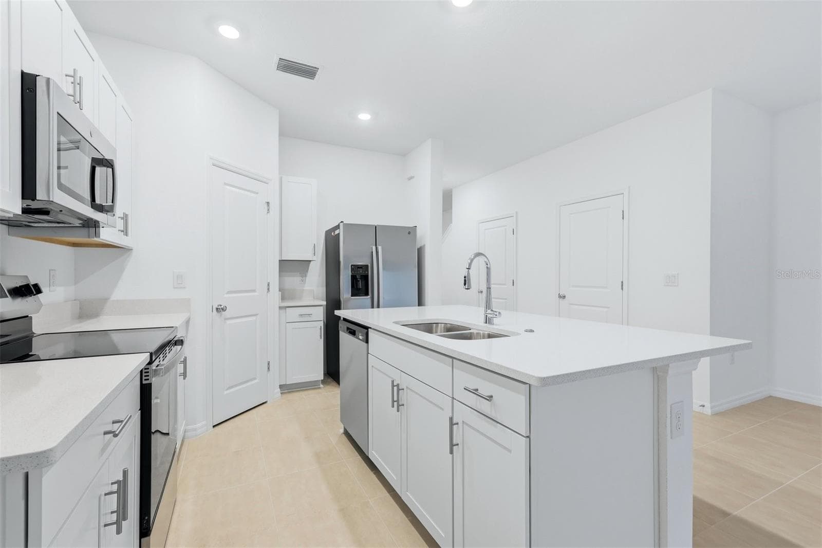 Kitchen - 8417 LUNAR SKYE ST, SARASOTA