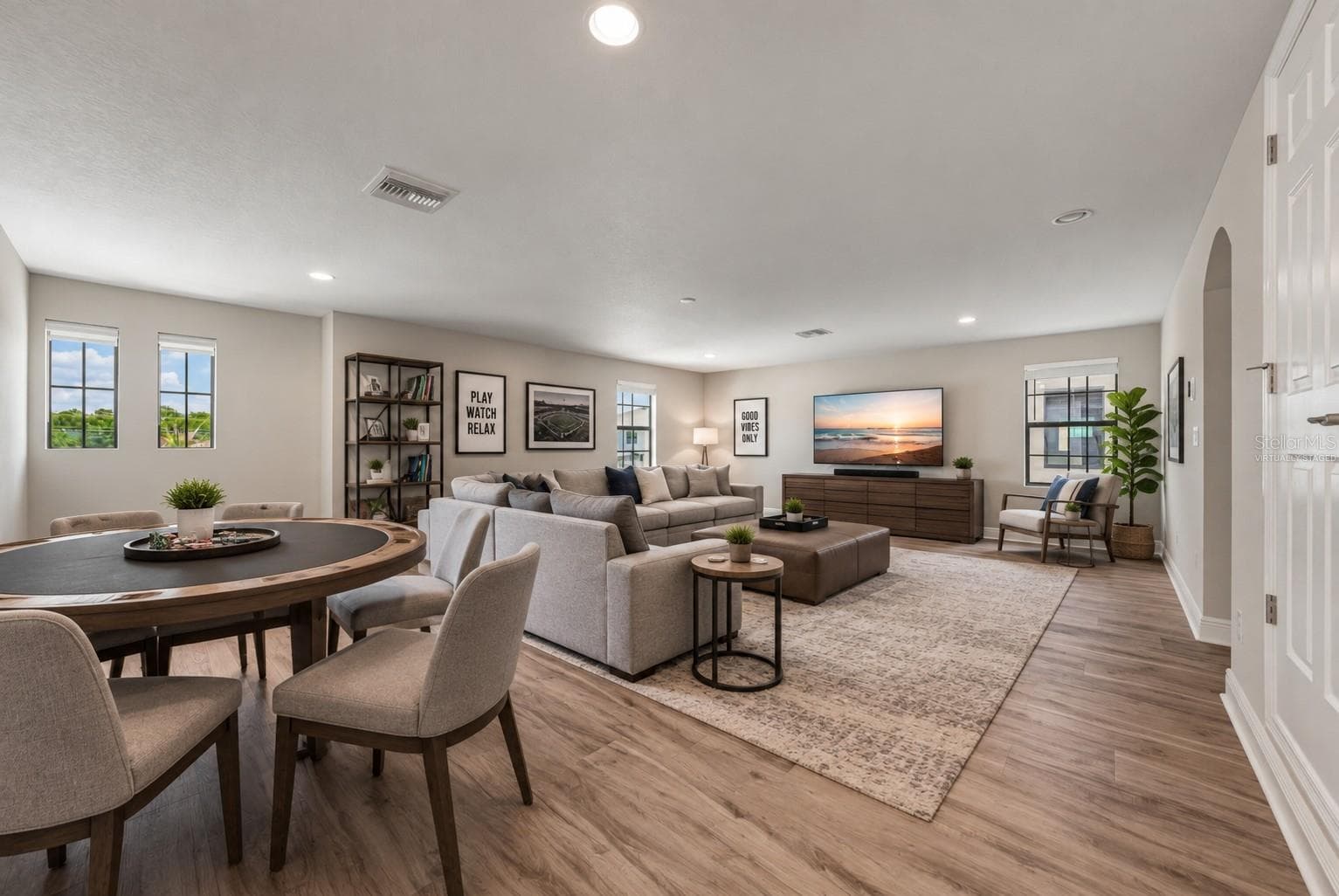 virtually staged - 14633 RED CASTLE AVE, LITHIA