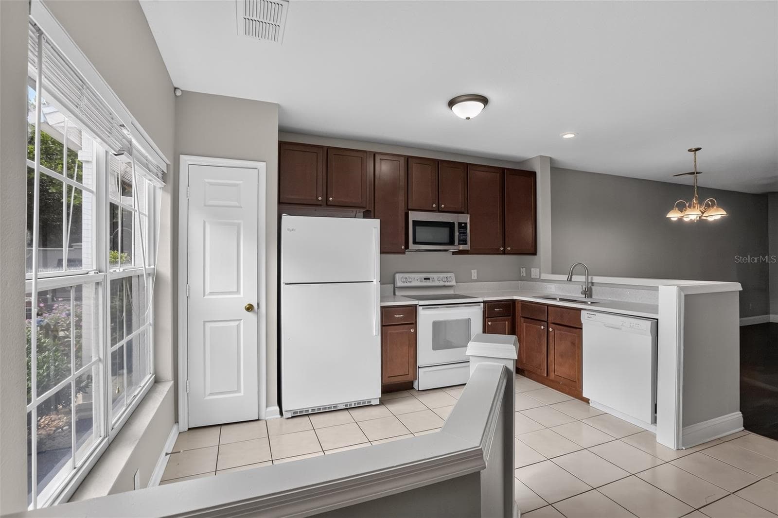 Townhouse at 866 VINELAND PL, LAKE MARY, photo 6 of 29