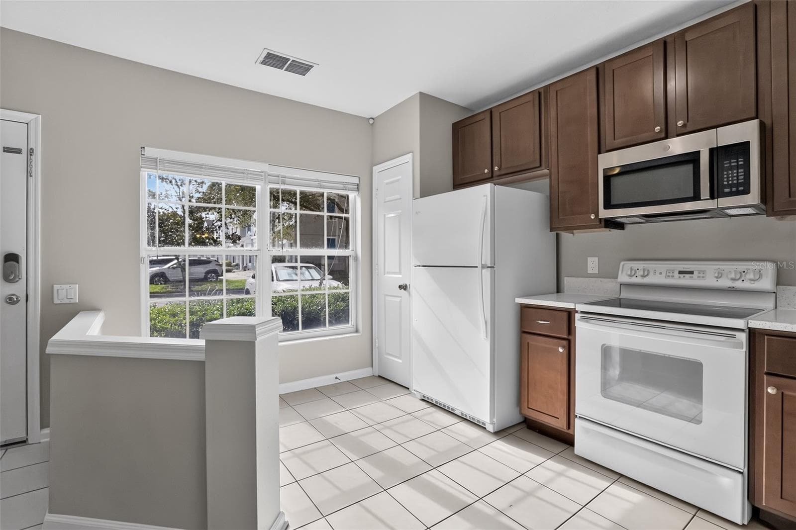 Townhouse at 866 VINELAND PL, LAKE MARY, photo 7 of 29