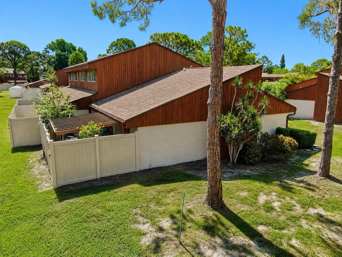 Condominium at 2054 SUNSET POINT RD #38, CLEARWATER, photo 33 of 34
