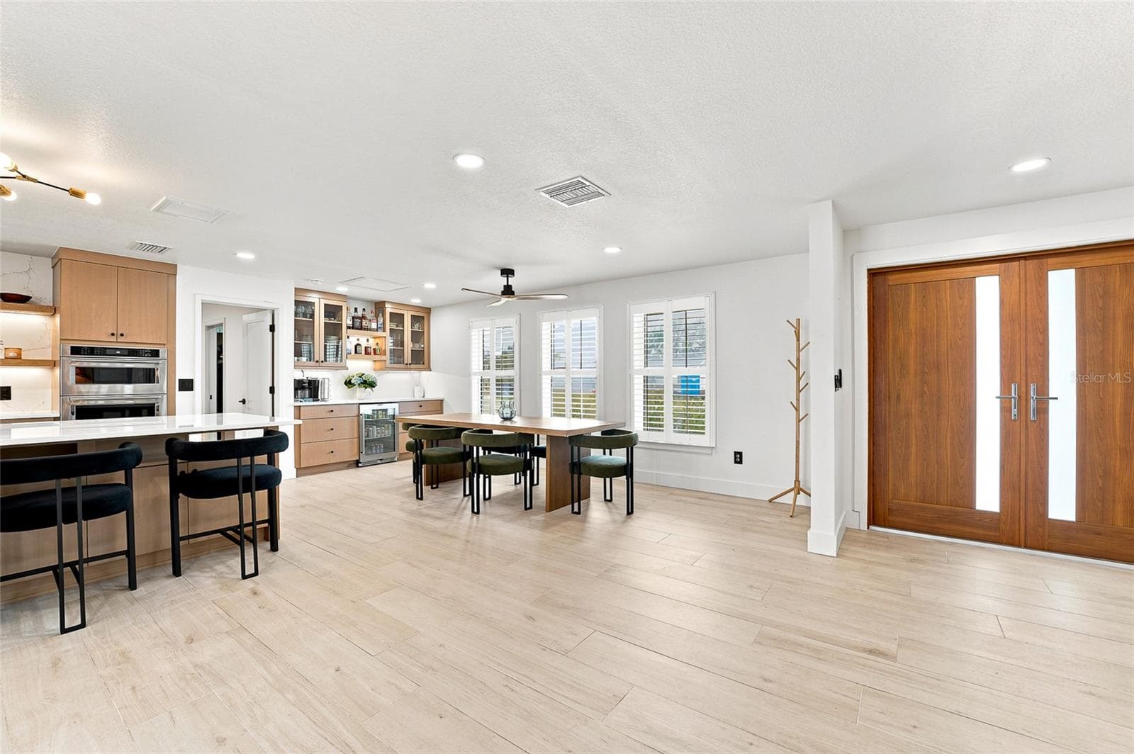 Single Family Residence at 6241 TANGLEWOOD DR NE, ST PETERSBURG, photo 13 of 27