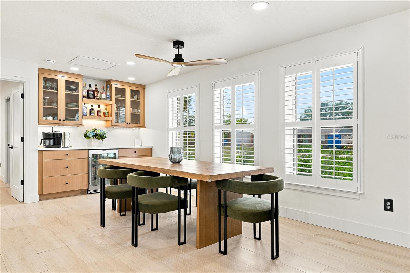 Single Family Residence at 6241 TANGLEWOOD DR NE, ST PETERSBURG, photo 14 of 27