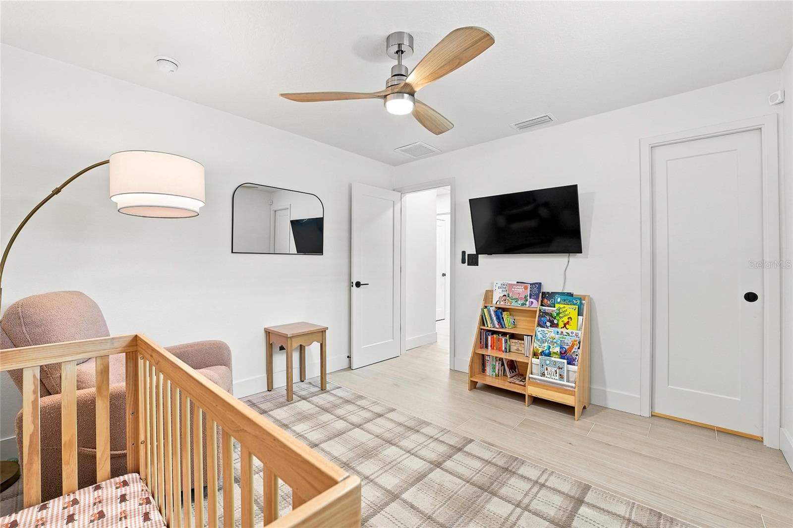 Single Family Residence at 6241 TANGLEWOOD DR NE, ST PETERSBURG, photo 21 of 27