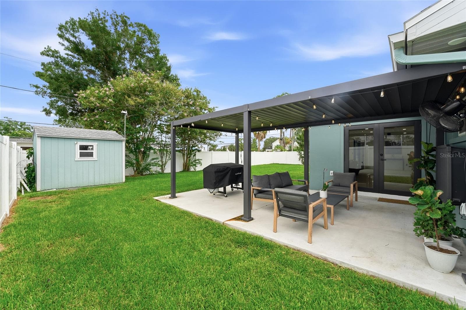 Single Family Residence at 6241 TANGLEWOOD DR NE, ST PETERSBURG, photo 12 of 27