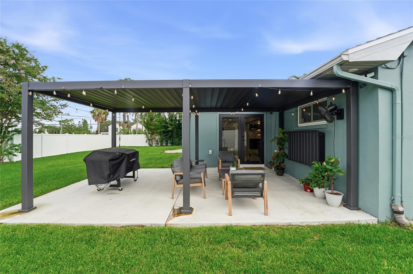 Single Family Residence at 6241 TANGLEWOOD DR NE, ST PETERSBURG, photo 23 of 27