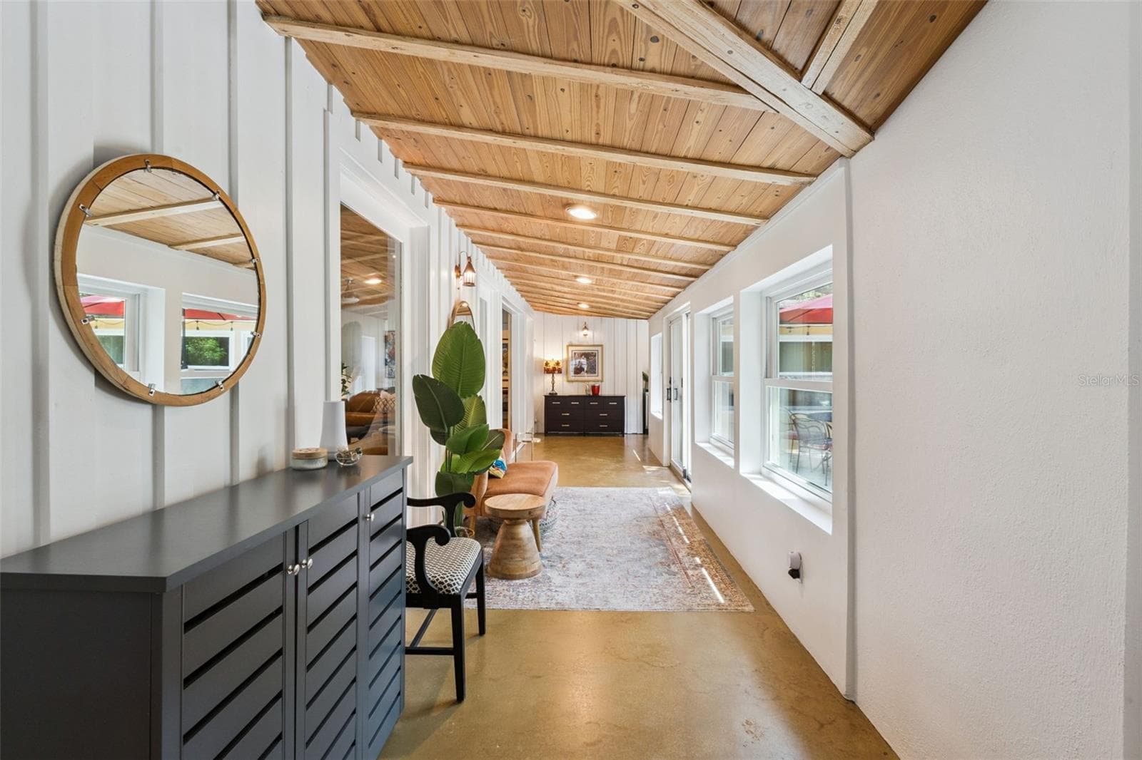 Interior Breezeway/Flex Space - 497 VALENCIA ST, SANFORD