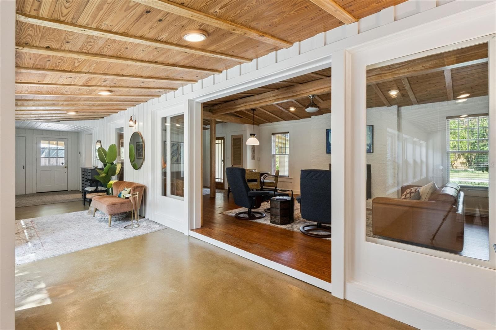 Interior Breezeway/Flex Space - 497 VALENCIA ST, SANFORD