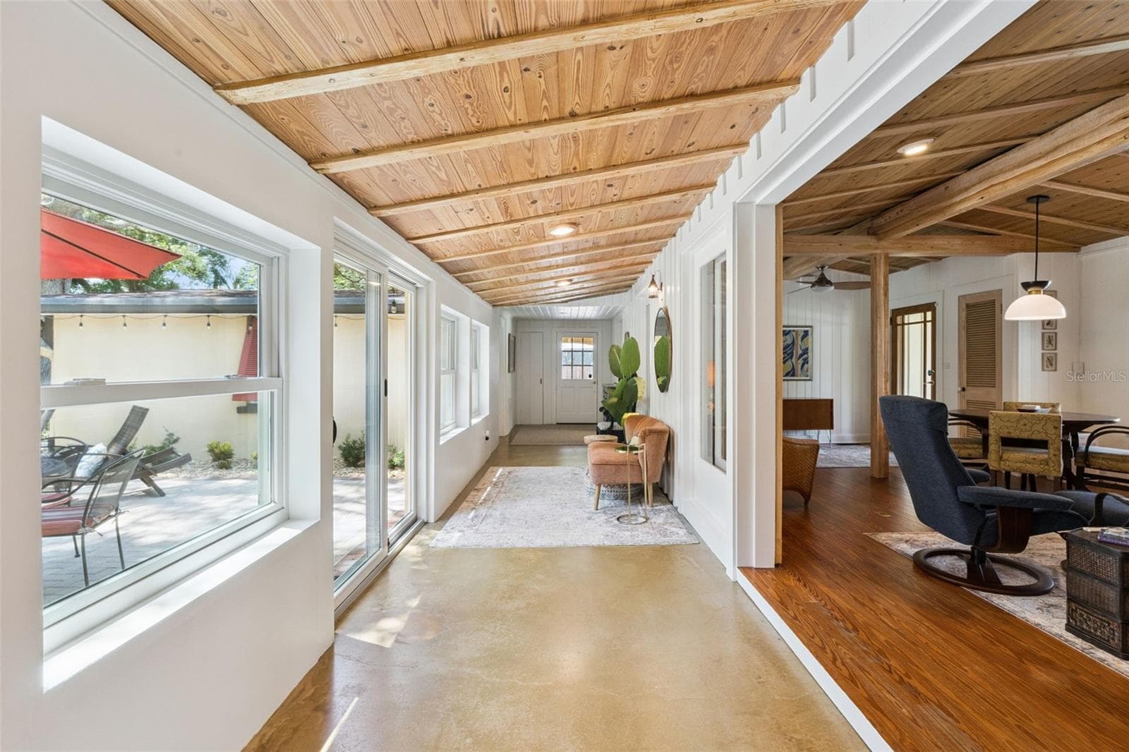 Interior Breezeway/Flex Space - 497 VALENCIA ST, SANFORD