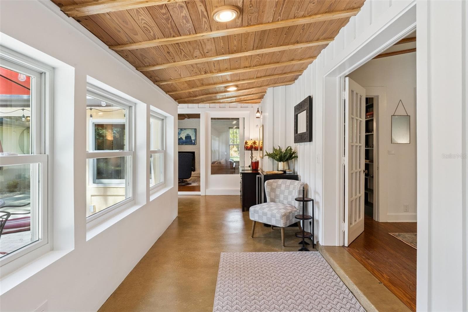 Interior Breezeway/Flex Space - 497 VALENCIA ST, SANFORD